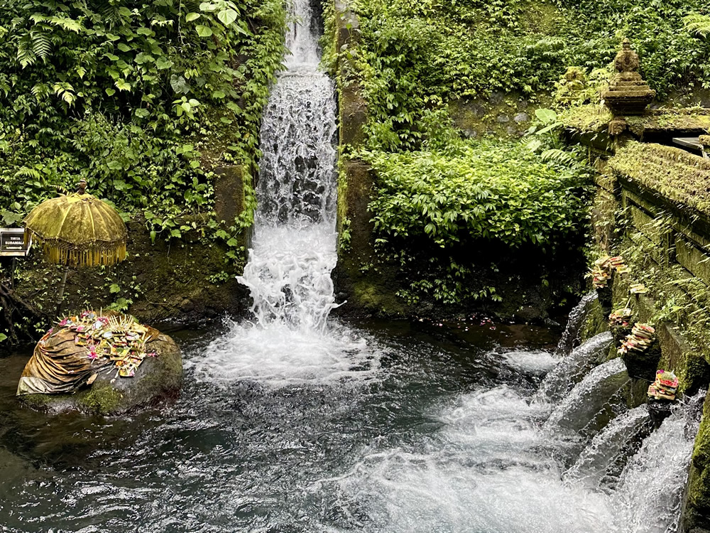 Bali Wasserfall Zeremonie