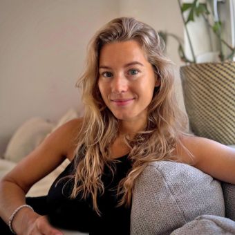 Joana Lara Donges, Ökonomin, Yogalehrerin, Künstlerin, Intuitions- und Bewusstseinsbegleiterin